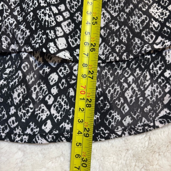 Apt. 9 Monochrome Patterned Blouse Large Animal Print Black White Button-Up Top - Picture 14 of 16